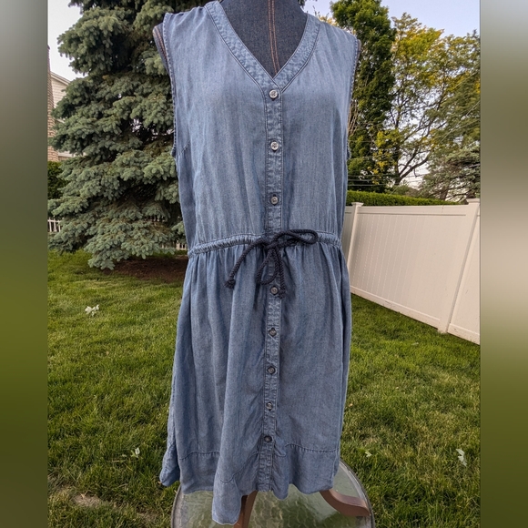 Bass Lyocell Chambray Sleeveless Pockets Buttons Tie Blue Dress Size Large EUC - Picture 1 of 10